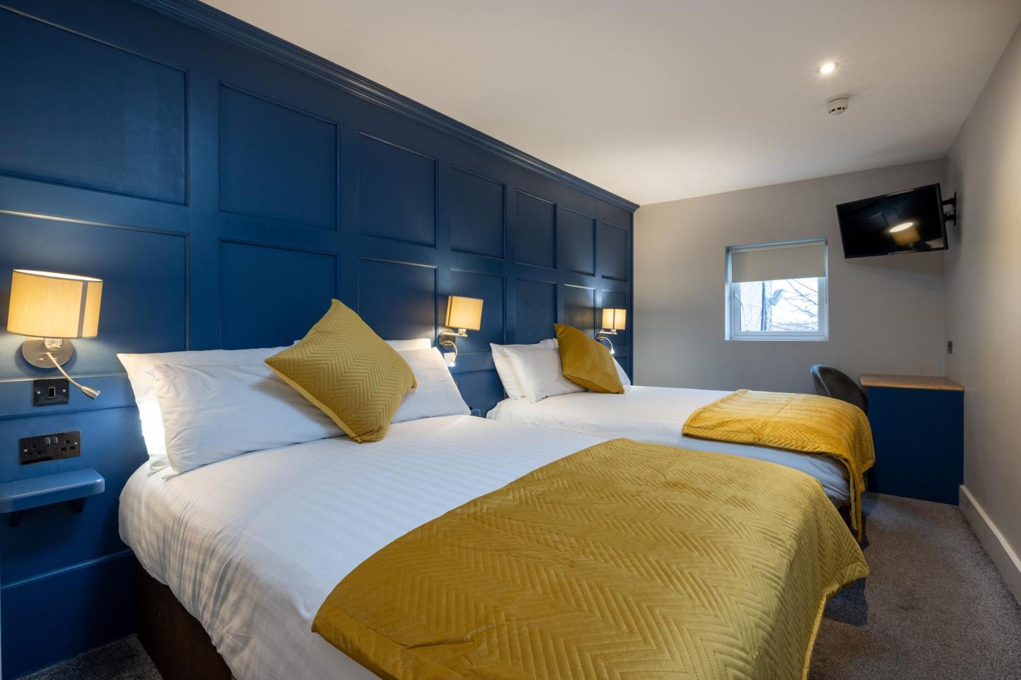 Ewings Bar & Self-catering 2*
