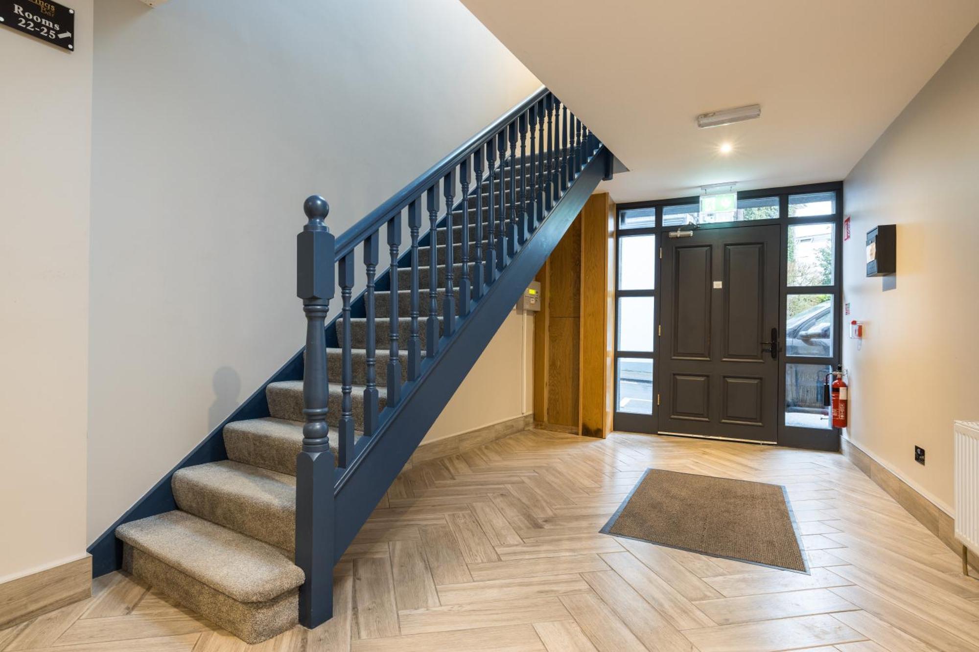 Ewings Bar & Self-catering Bed & Breakfast 2*
